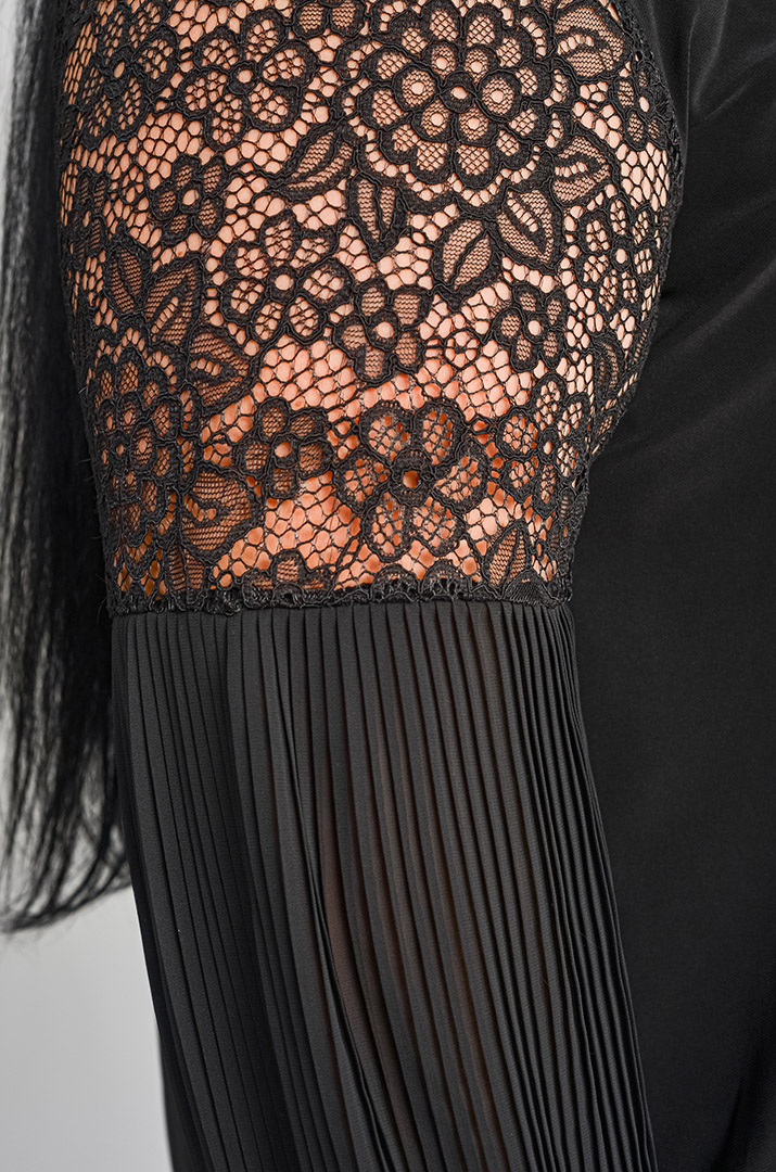 Довга блуза з елегантними фактурними рукавами великих розмірів