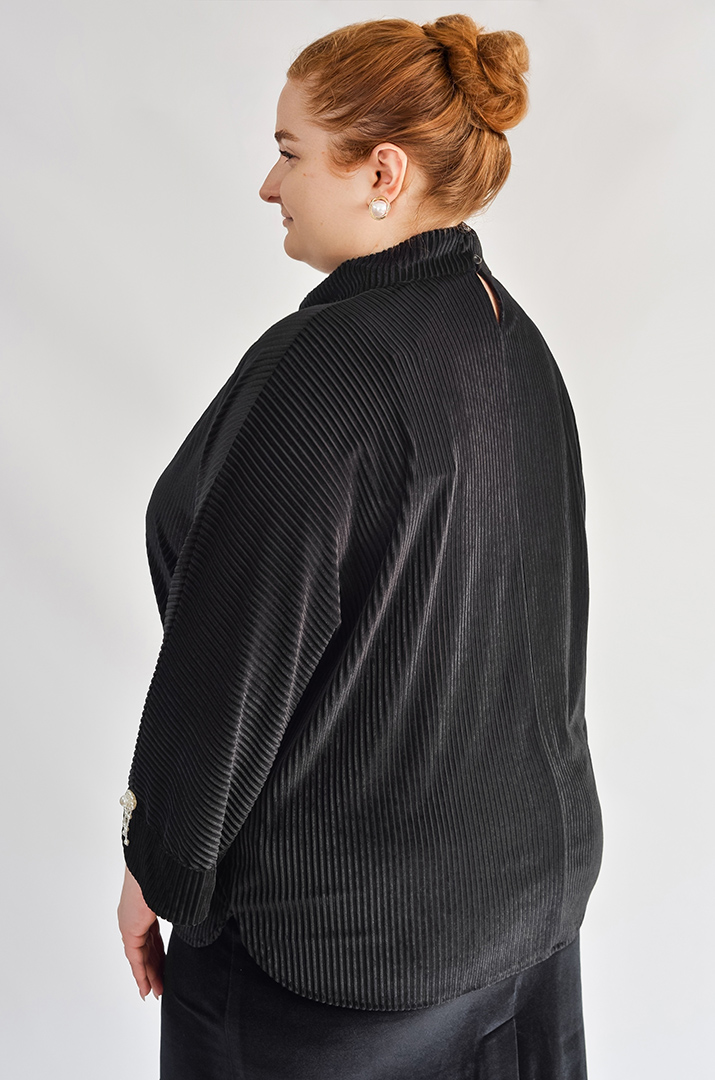 Елегантна блуза з вельвету з акцентними деталями великих розмірів