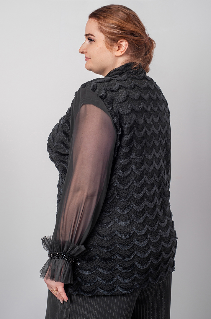 Блуза з гіпюровим візерунком і декоративними деталями великих розмірів