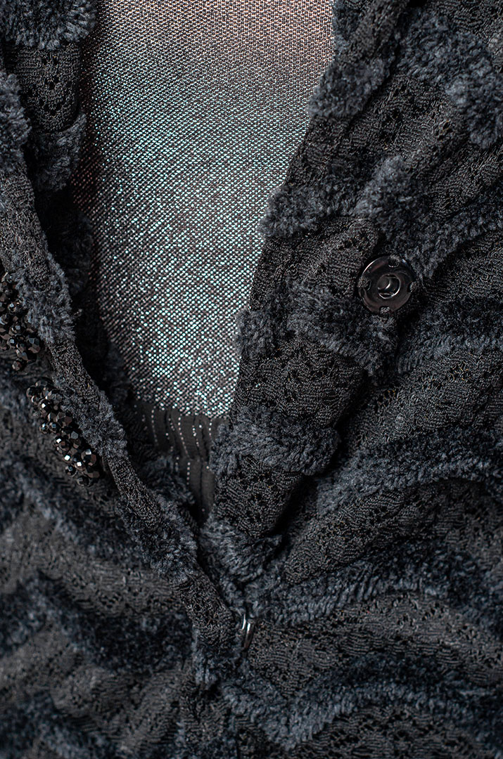 Блуза з гіпюровим візерунком і декоративними деталями великих розмірів