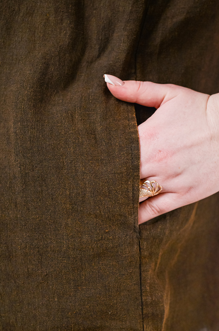 Блуза з декоративною вишивкою та на ґудзиках великих розмірів