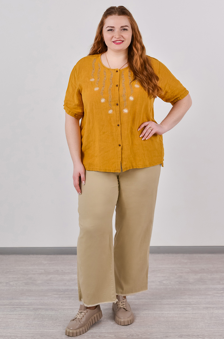 Блуза з декоративною вишивкою та на ґудзиках великих розмірів