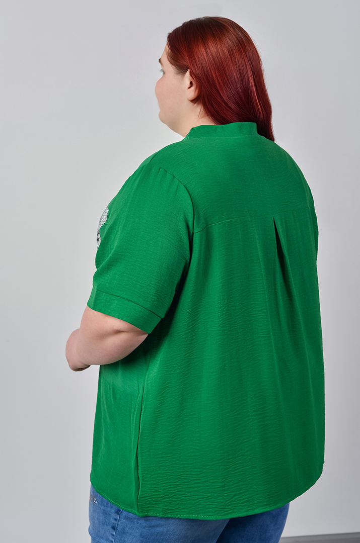 Блуза з фактурної жатої тканини та зі стразами великих розмірів