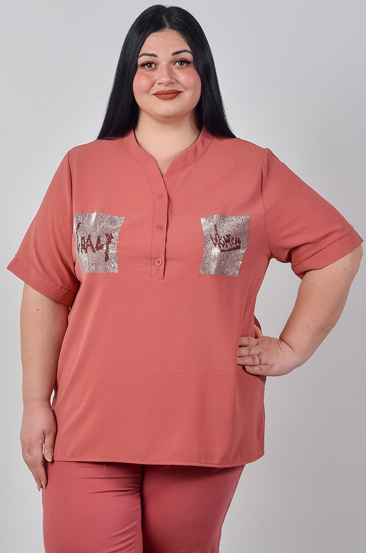 Блуза з фактурної жатої тканини та зі стразами великих розмірів