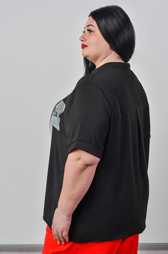 Блуза з фактурної жатої тканини та зі стразами великих розмірів