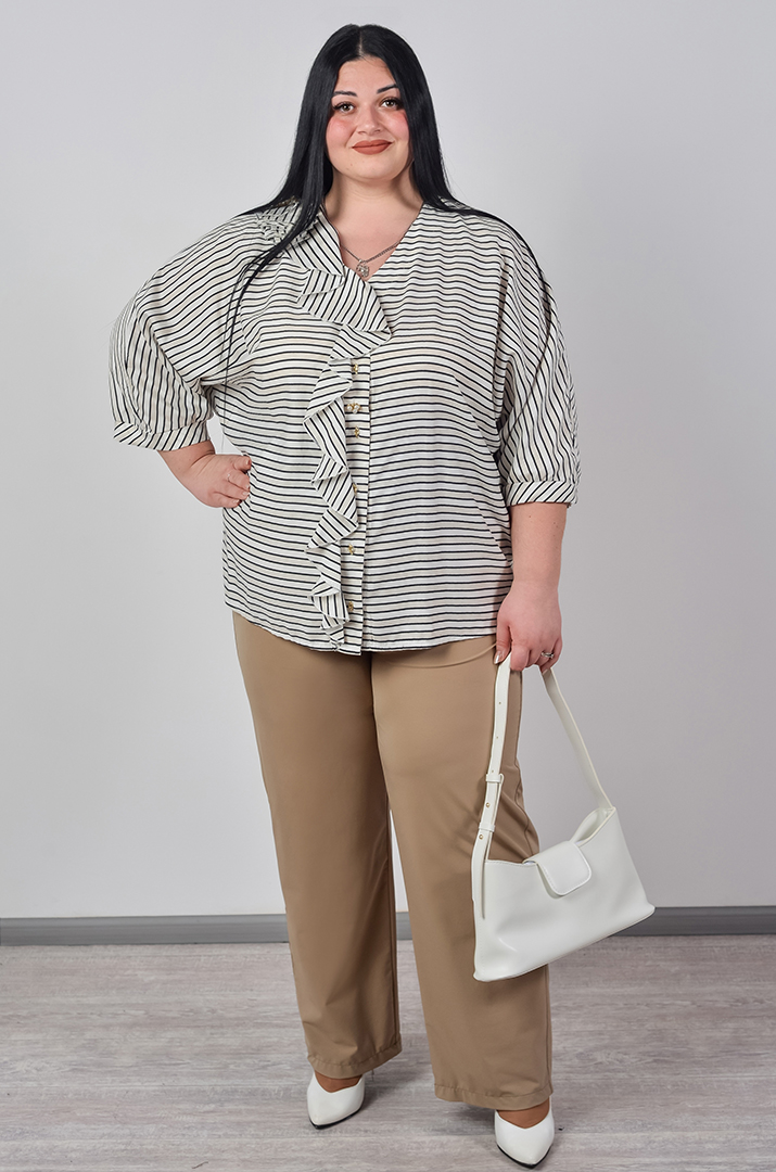 Елегантна блуза в смужку з рушами великих розмірів