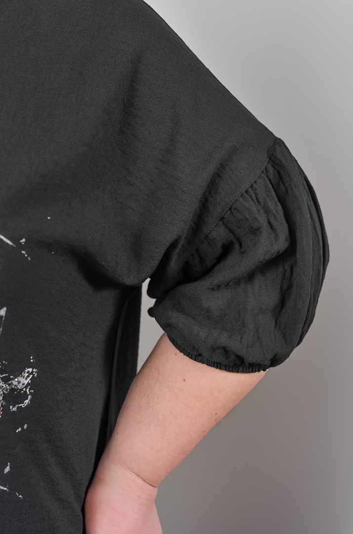 Блуза довга з квітковим мотивом та камінцями великих розмірів