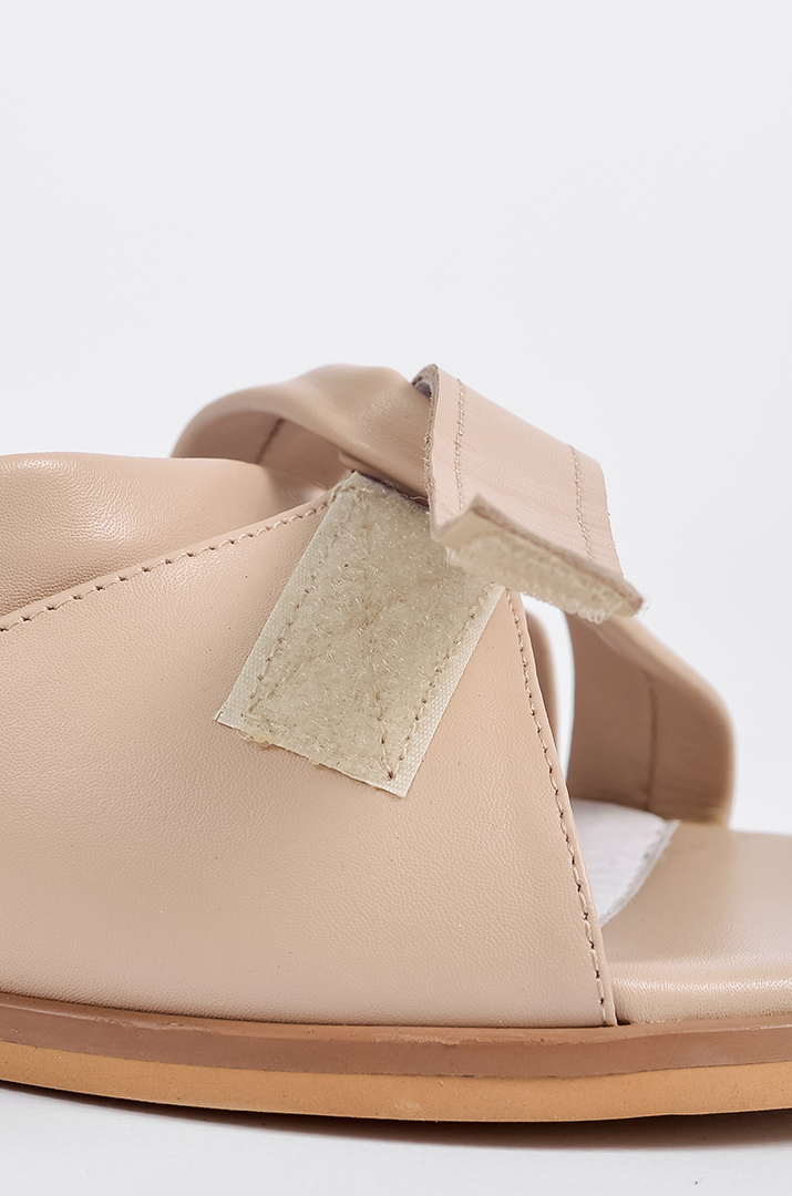 Світло-бежеві босоніжки на дуже широкі ніжки, на кісточку великих розмірів