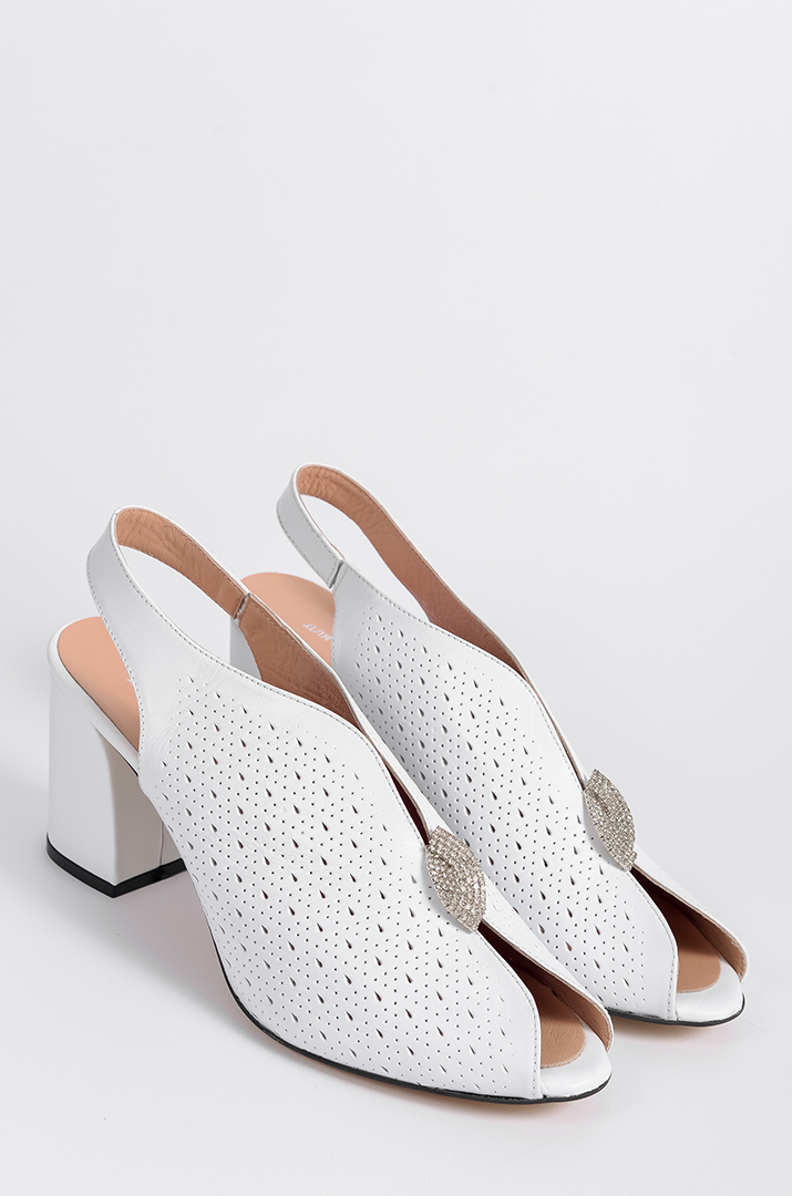 Босоніжки білі на підборах з прикрасою великих розмірів