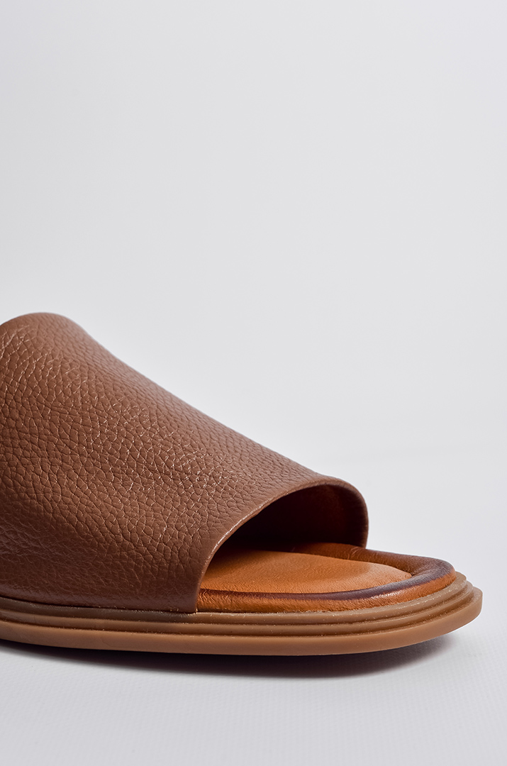 Босоніжки коричневі із м’якою фіксацією великих розмірів