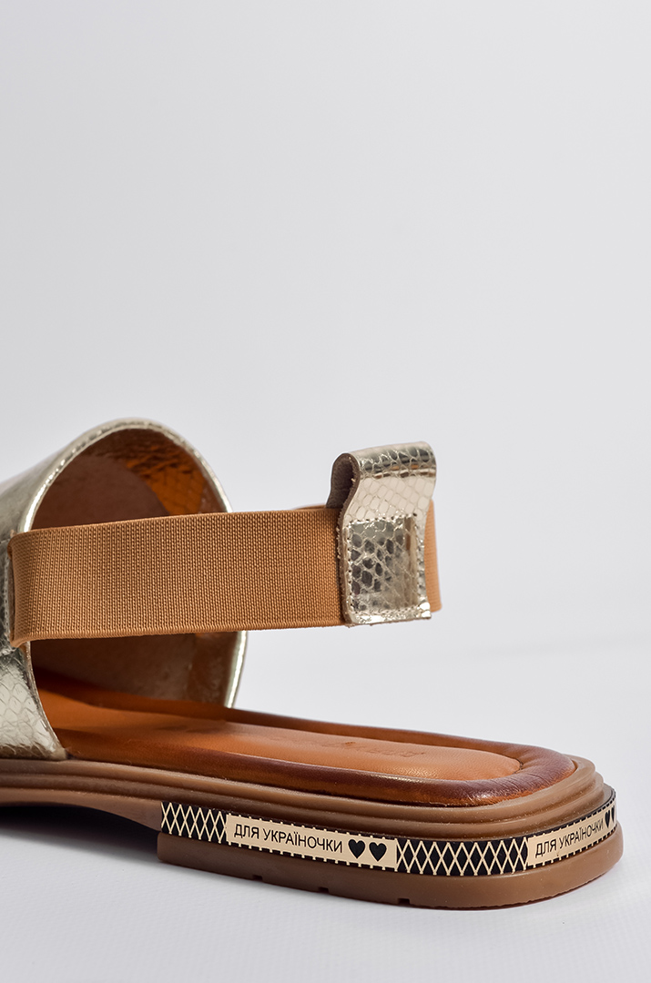 Босоніжки з глянцевим ефектом великих розмірів