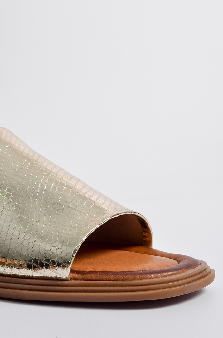 Босоніжки з глянцевим ефектом великих розмірів