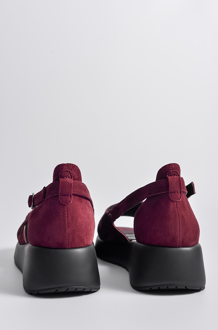 Босоніжки бордового кольору на танкетці великих розмірів