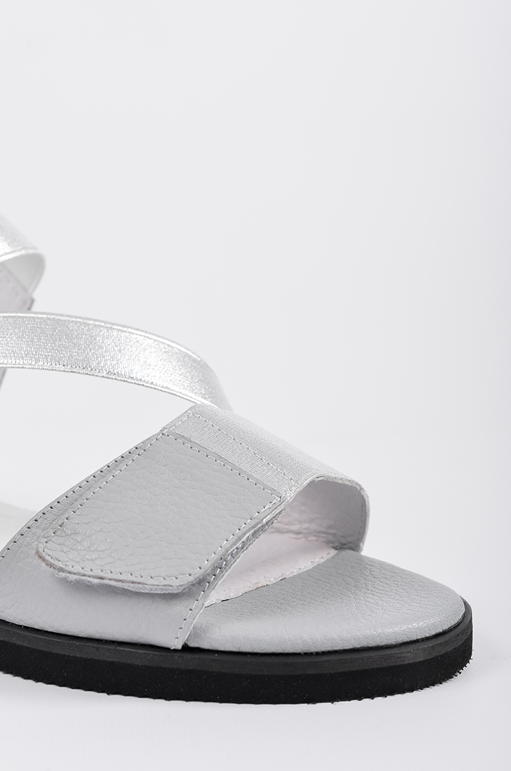 Босоніжки сріблясті з липучками великих розмірів