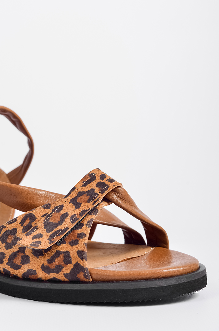 Босоніжки з анімалістичним принтом в коричневому відтінку великих розмірів