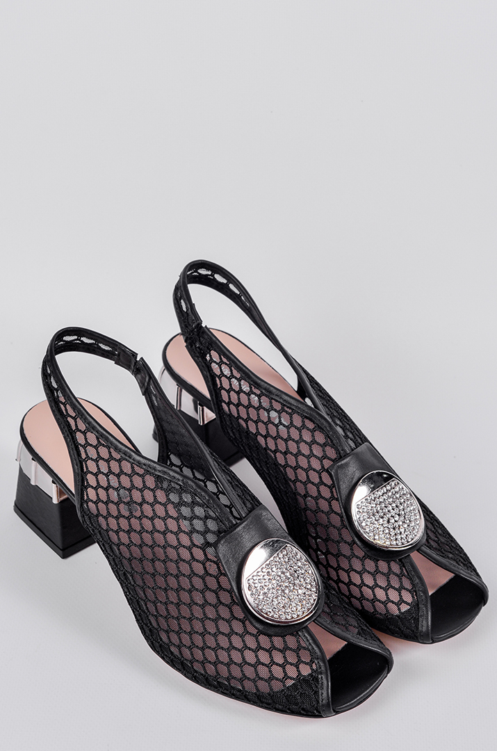Босоніжки з сітчастим верхом та декором зі стразами великих розмірів