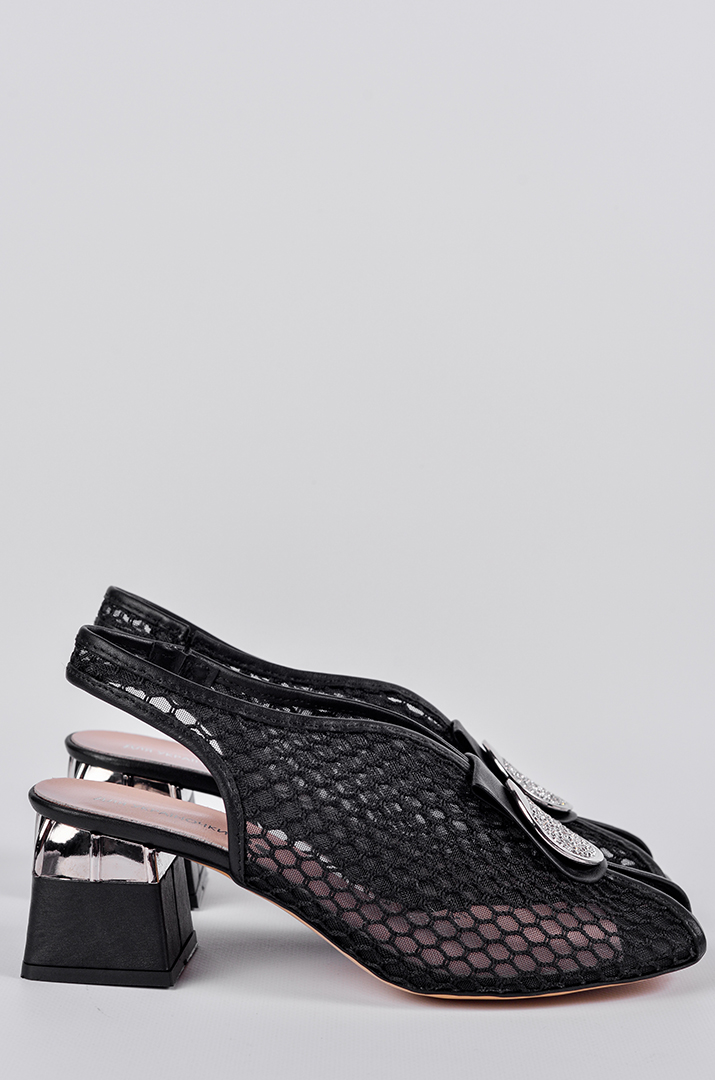 Босоніжки з сітчастим верхом та декором зі стразами великих розмірів