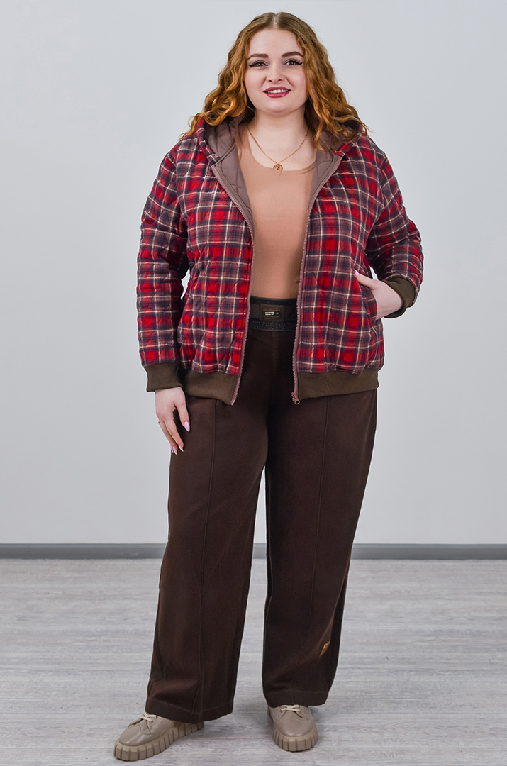 Бомбер з принтом в клітинку та з капюшоном великих розмірів