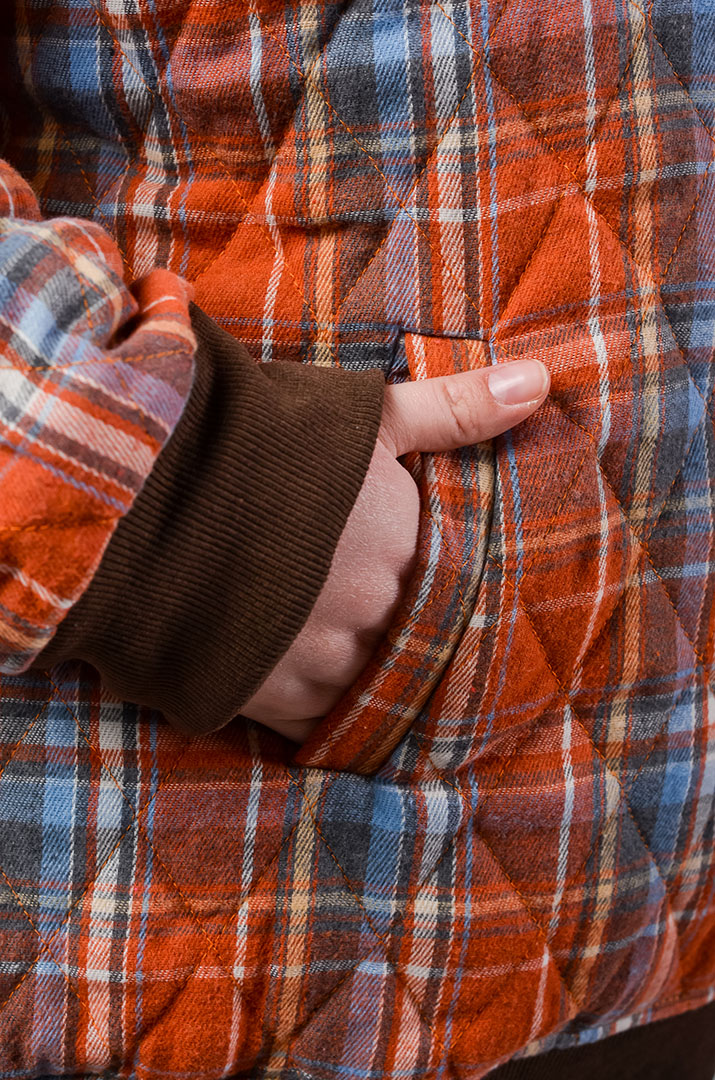 Бомбер з принтом в клітинку та з капюшоном великих розмірів