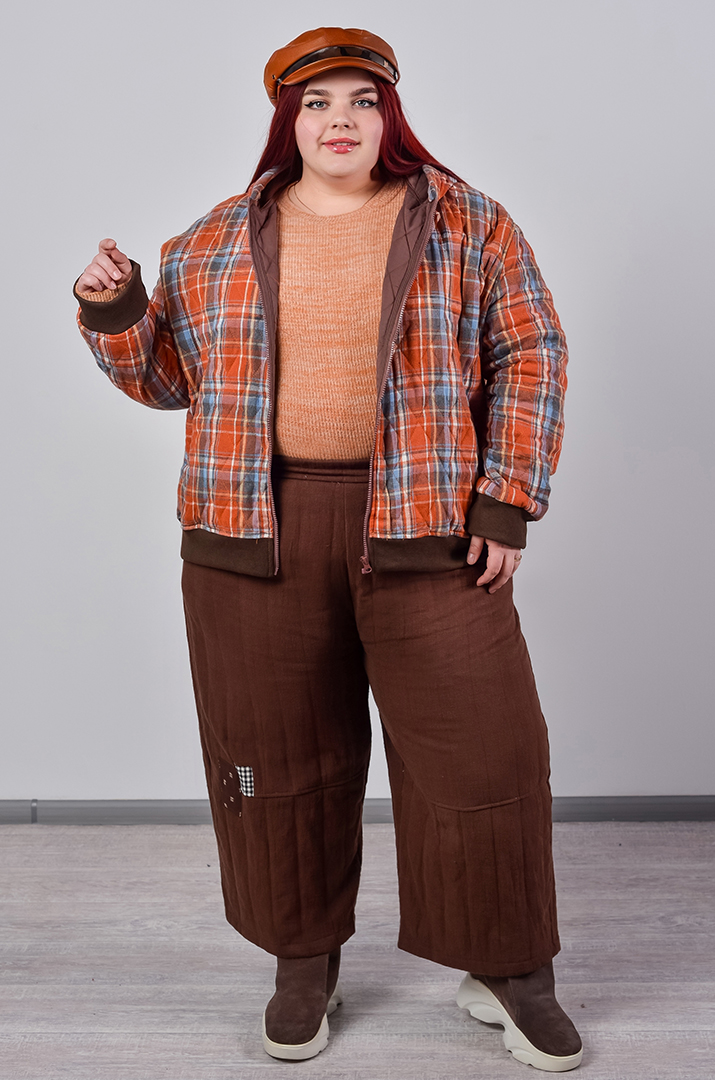 Бомбер з принтом в клітинку та з капюшоном великих розмірів