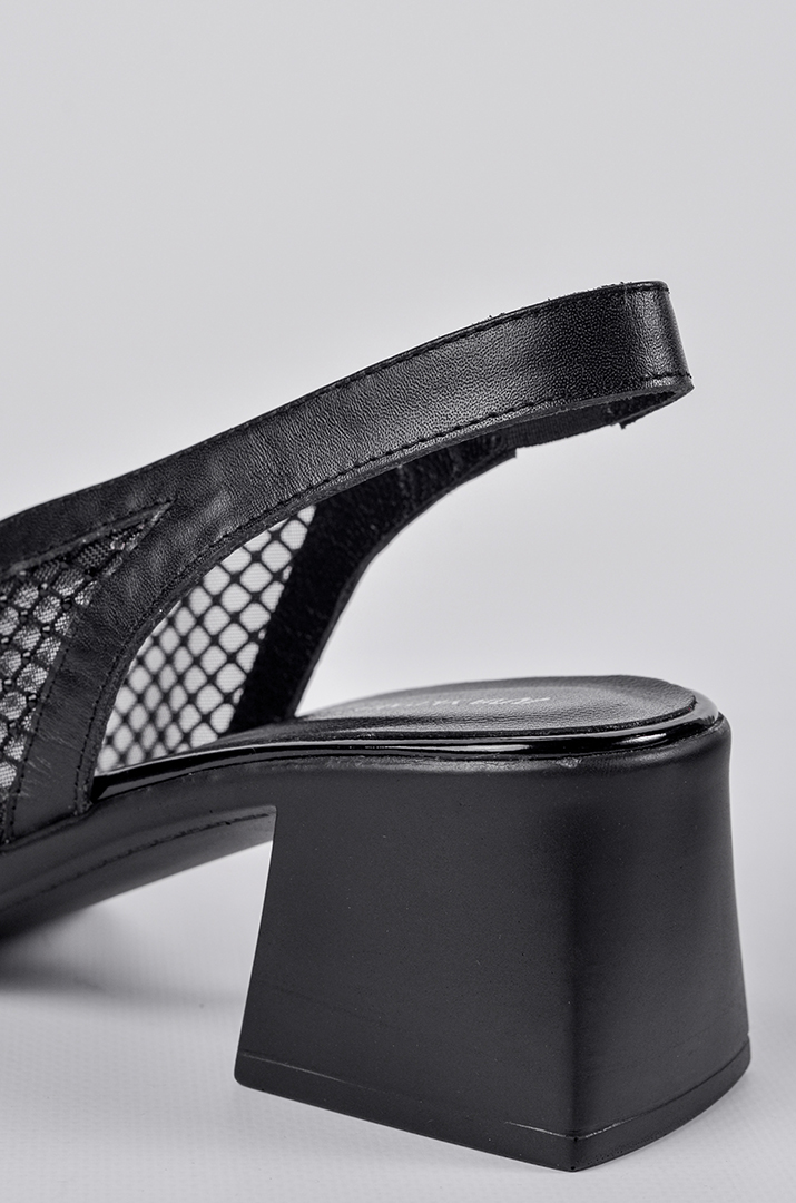 Босоножки с фактурной сеткой и стразами черного цвета больших размеров