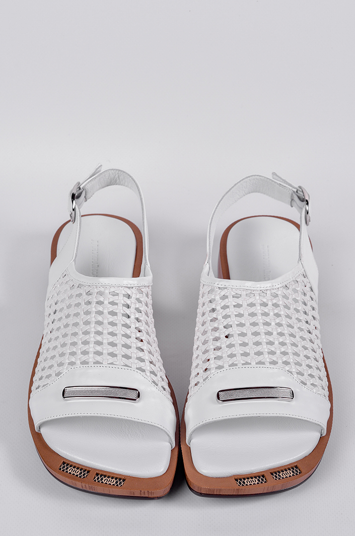 Босоножки белого цвета с фактурным верхом больших размеров