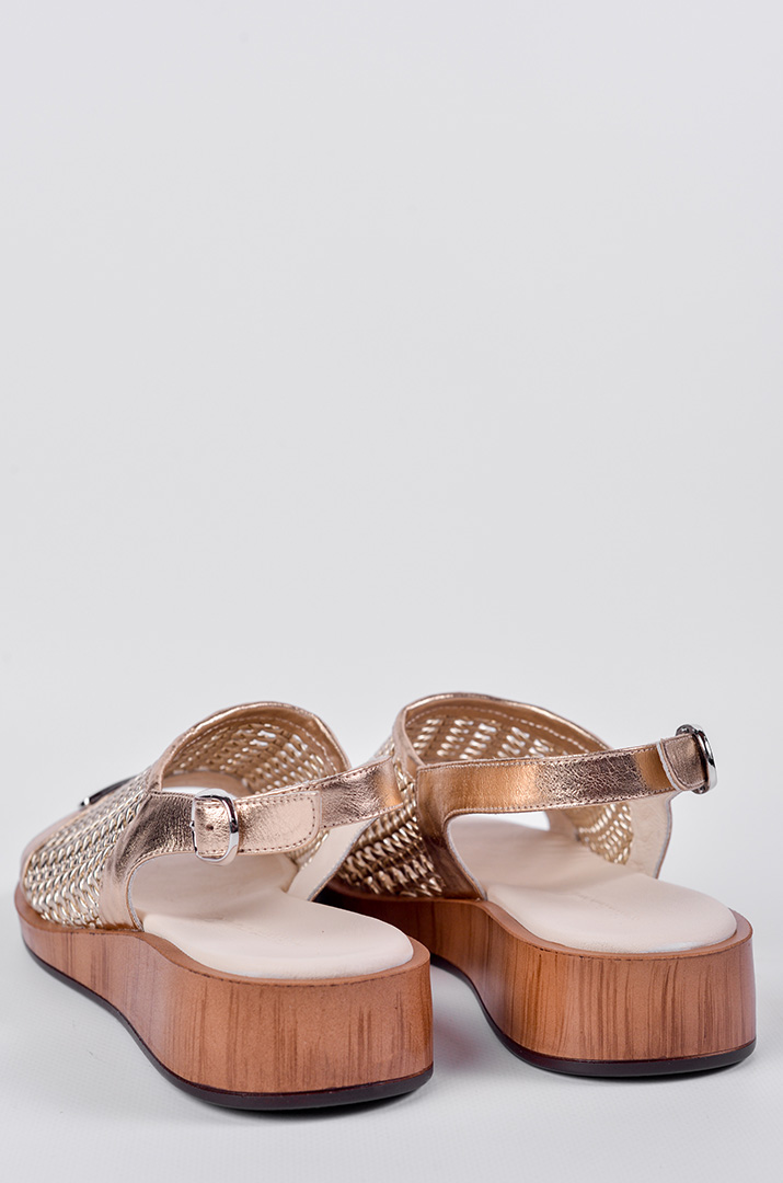 Босоножки золотистого цвета с фактурным верхом больших размеров