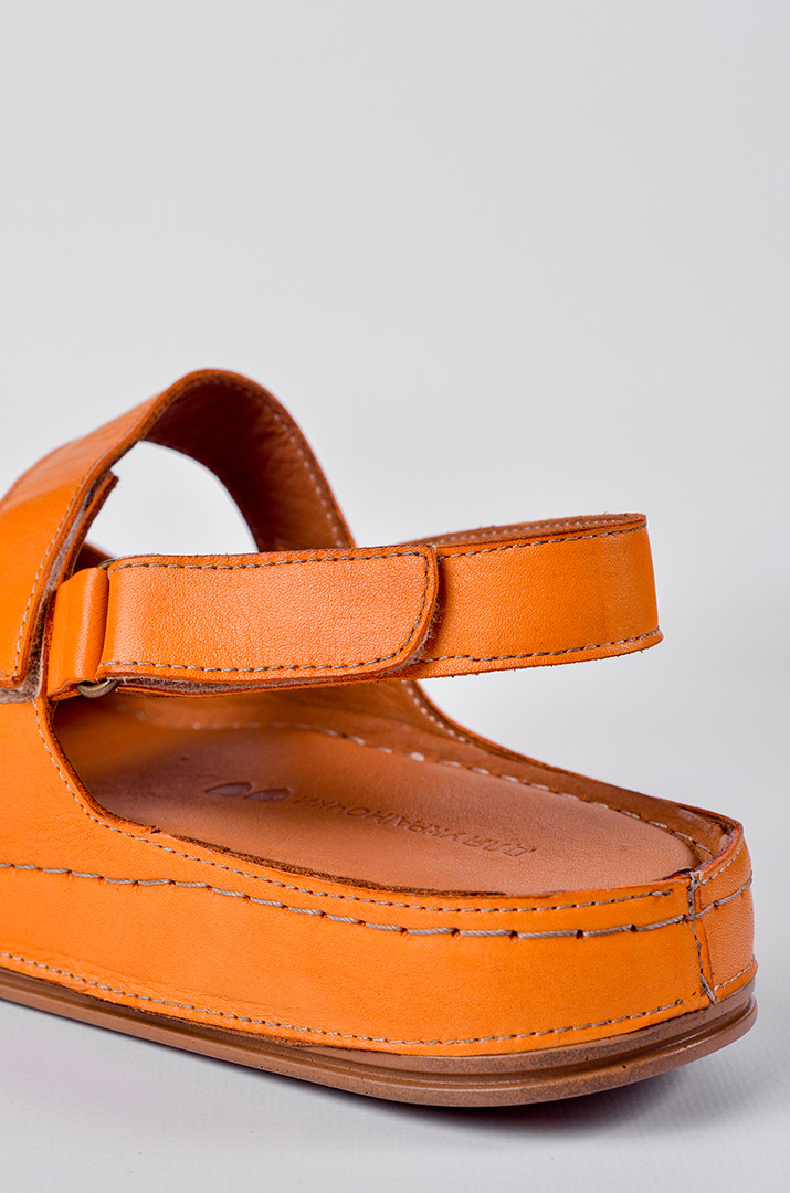 Шкіряні оранжеві босоніжки з фіксацією на липучках великих розмірів