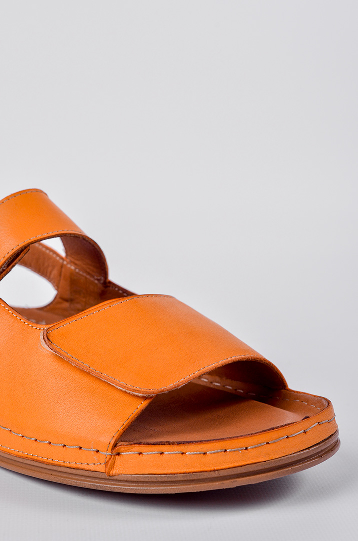 Шкіряні оранжеві босоніжки з фіксацією на липучках великих розмірів
