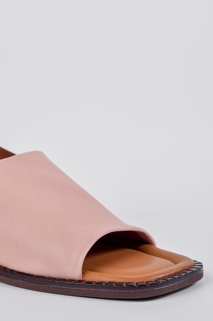 Босоножки кожаные пудрового оттенка больших размеров