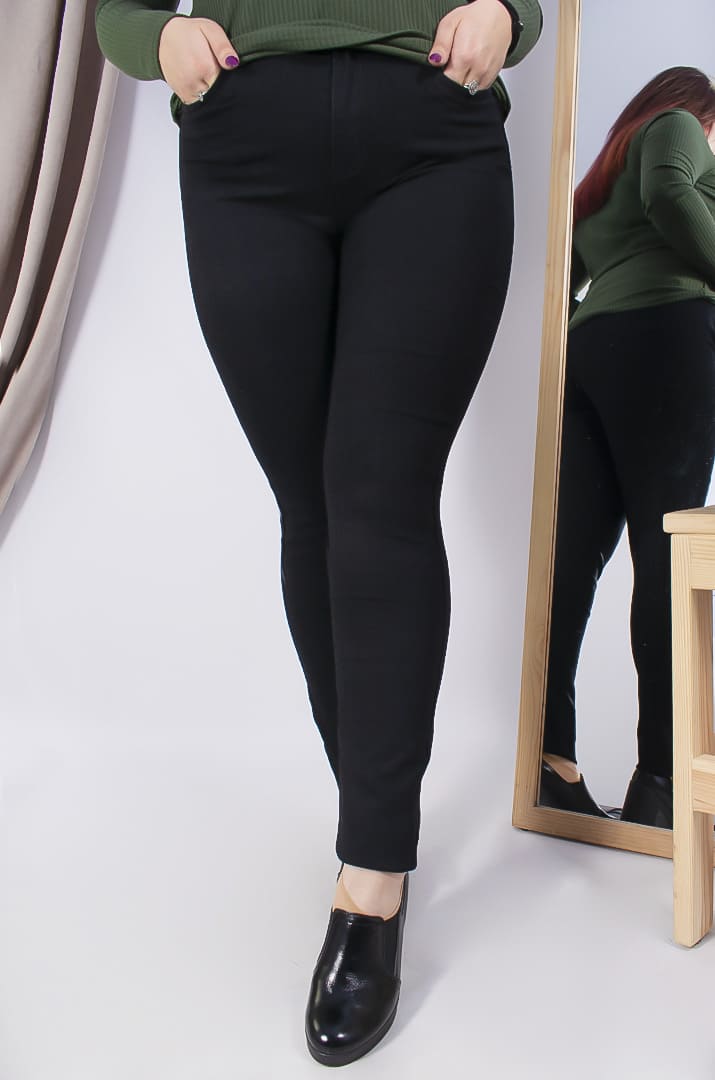 Черные зауженные джинсы батал