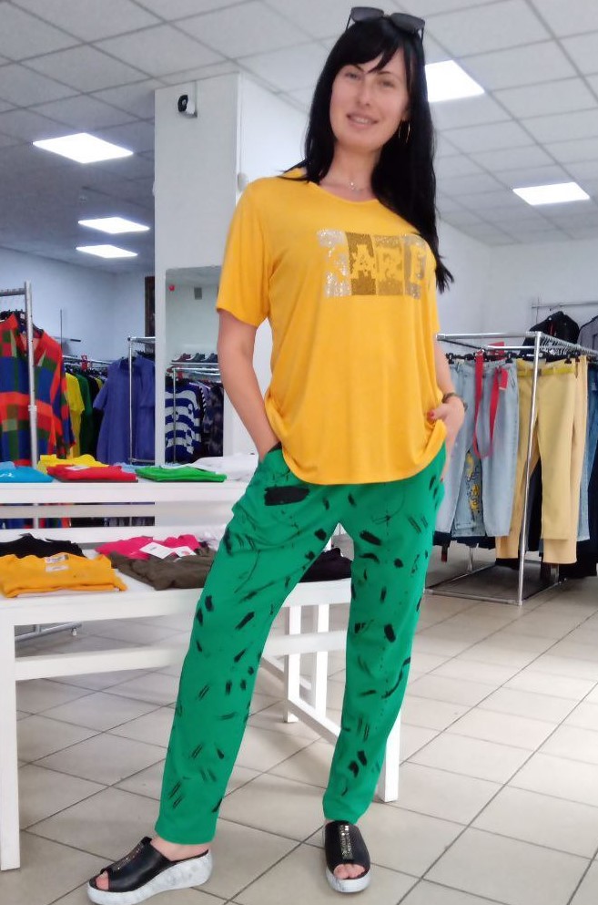 Брюки завужені в різних кольорах