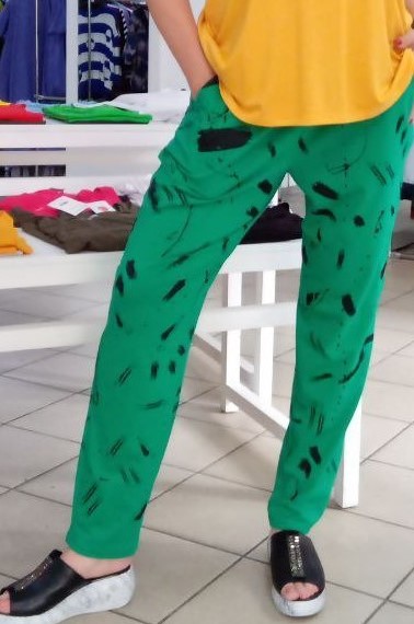 Брюки завужені в різних кольорах