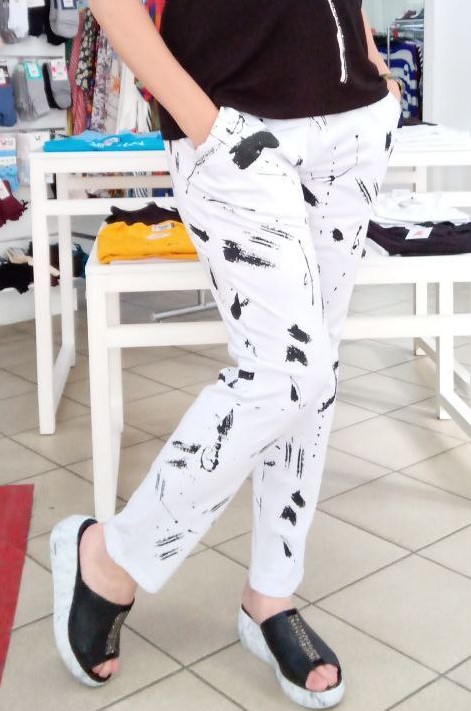 Брюки завужені в різних кольорах