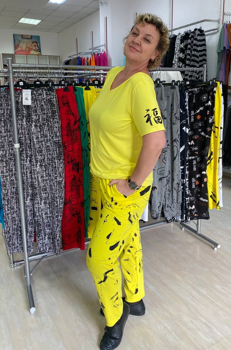 Брюки завужені в різних кольорах