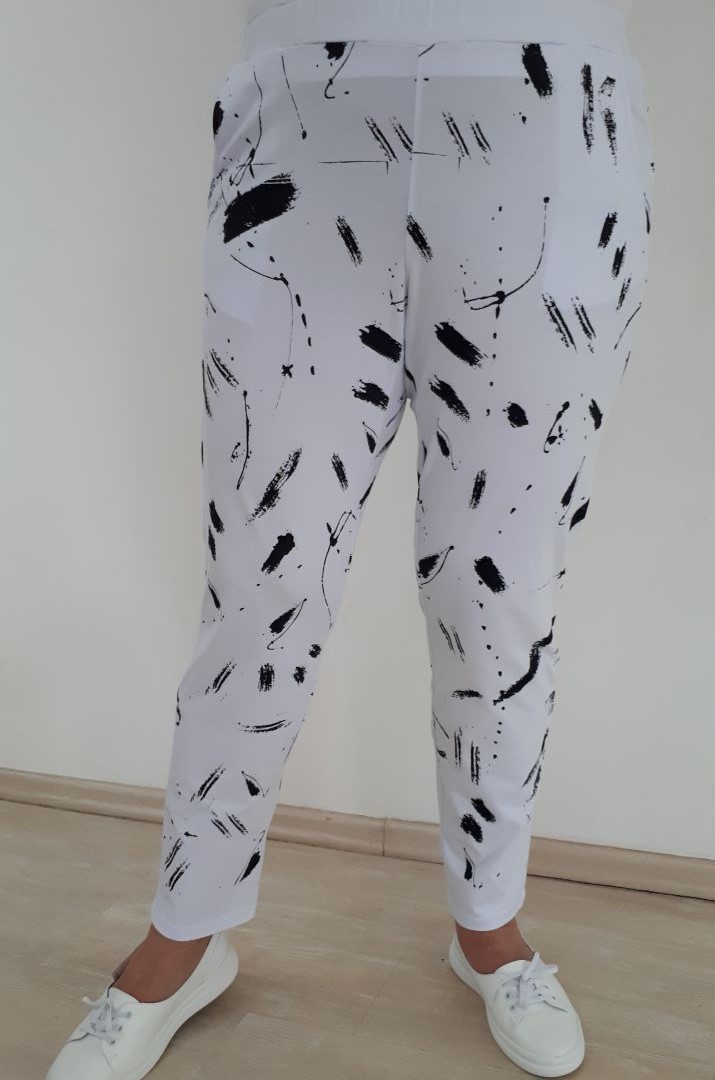 Брюки завужені в різних кольорах