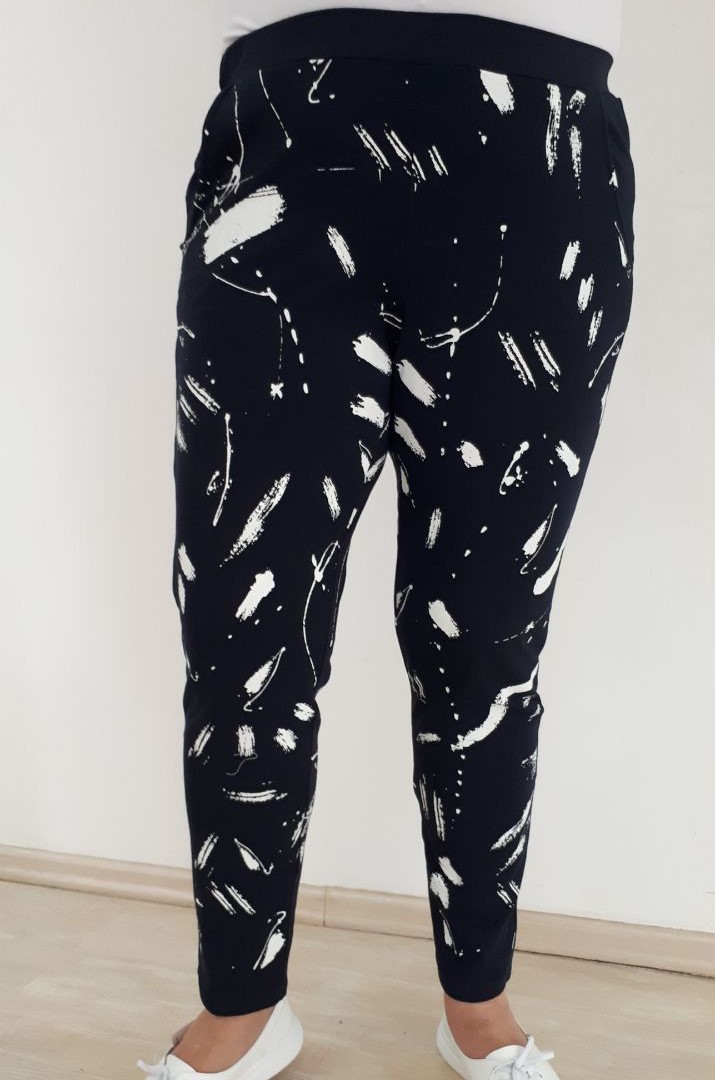 Брюки завужені в різних кольорах