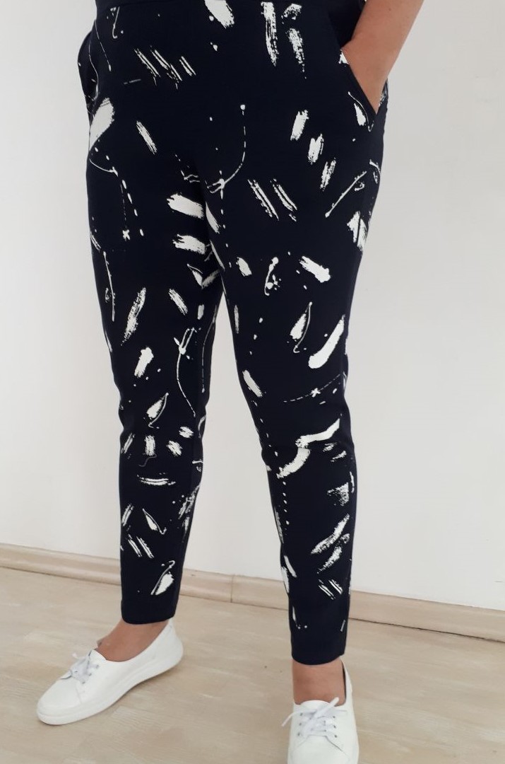 Брюки завужені в різних кольорах