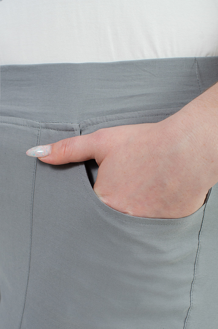 Брюки с широкими карманами и молнией супер батал