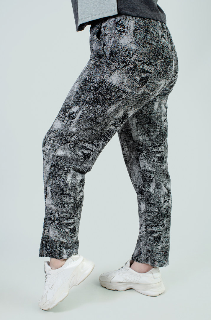 Брюки зауженные в принт с разрезами батал