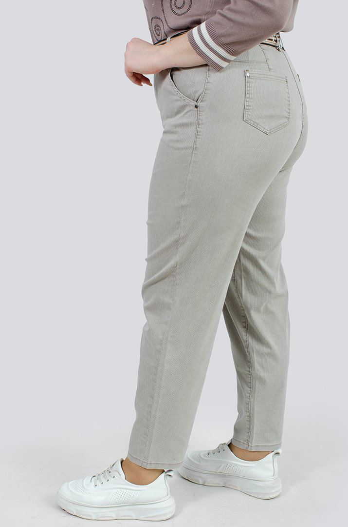 Стильні джинси банани з поясом великих розмірів