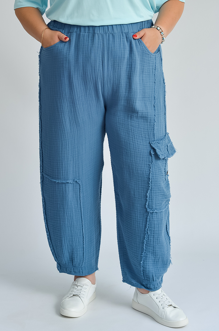 Брюки банани кольору денім з накладною кишенею великих розмірів