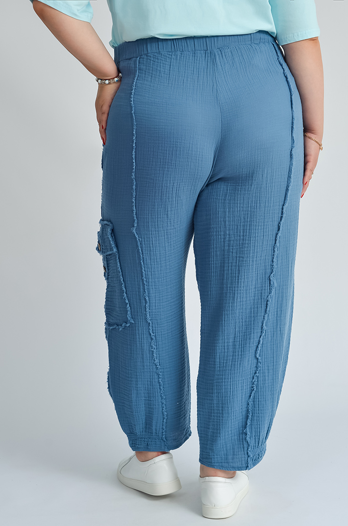 Брюки банани кольору денім з накладною кишенею великих розмірів