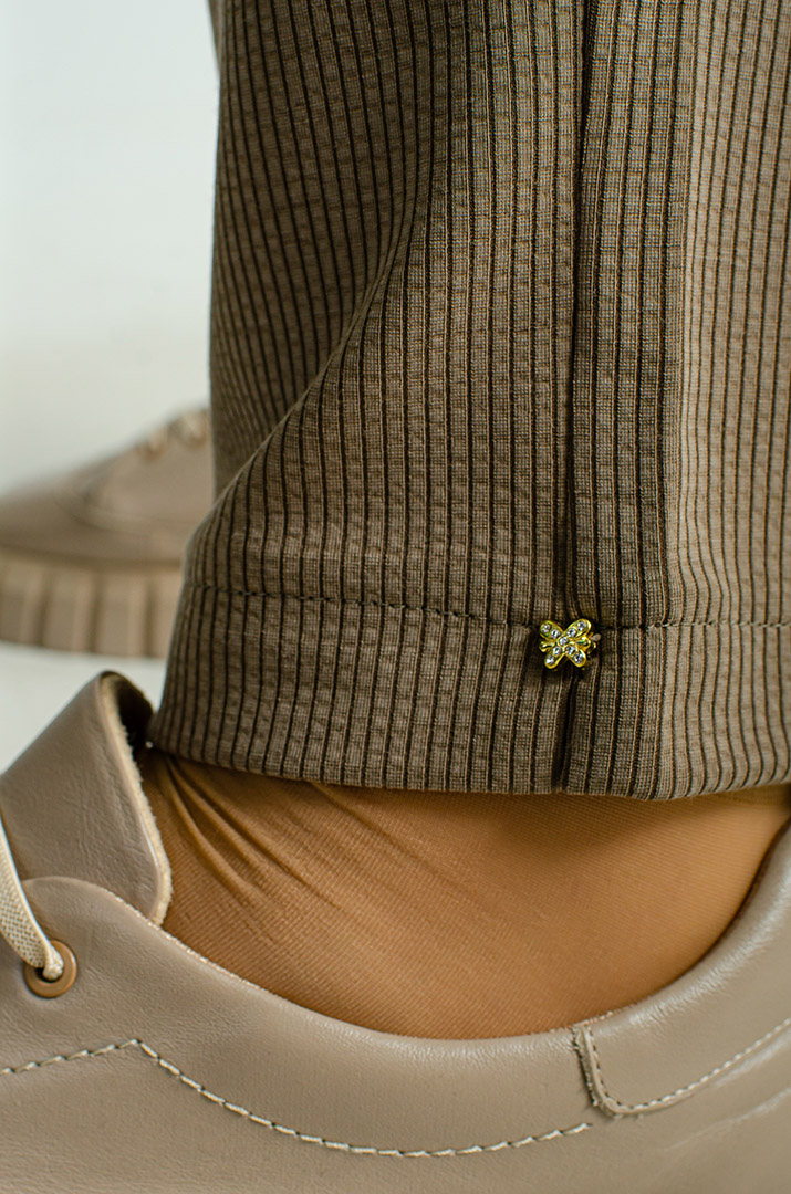 Брюки завужені в рубчик великих розмірів