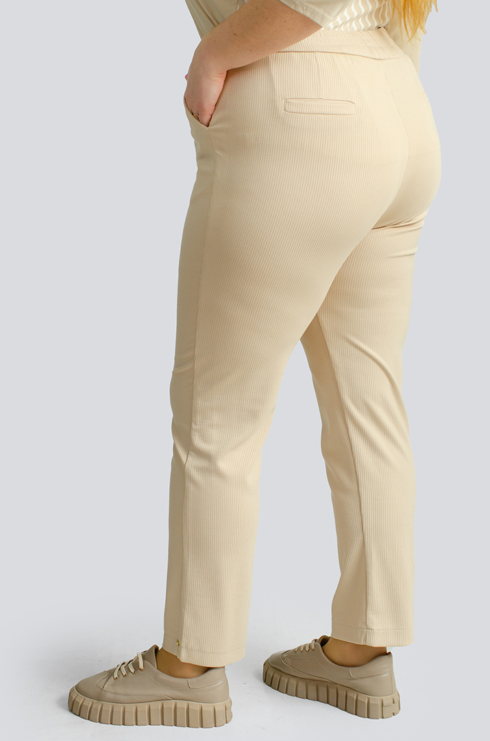 Брюки завужені в рубчик великих розмірів