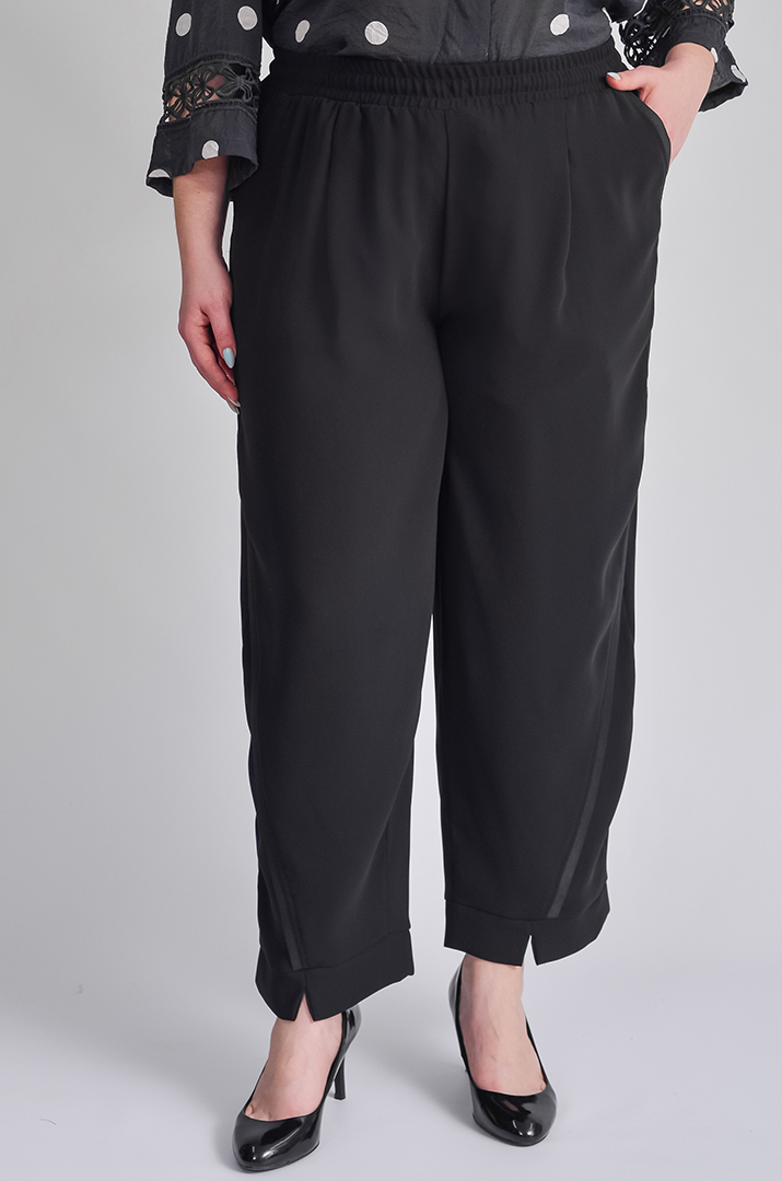 Чорні широкі брюки-банани з костюмної тканини великих розмірів