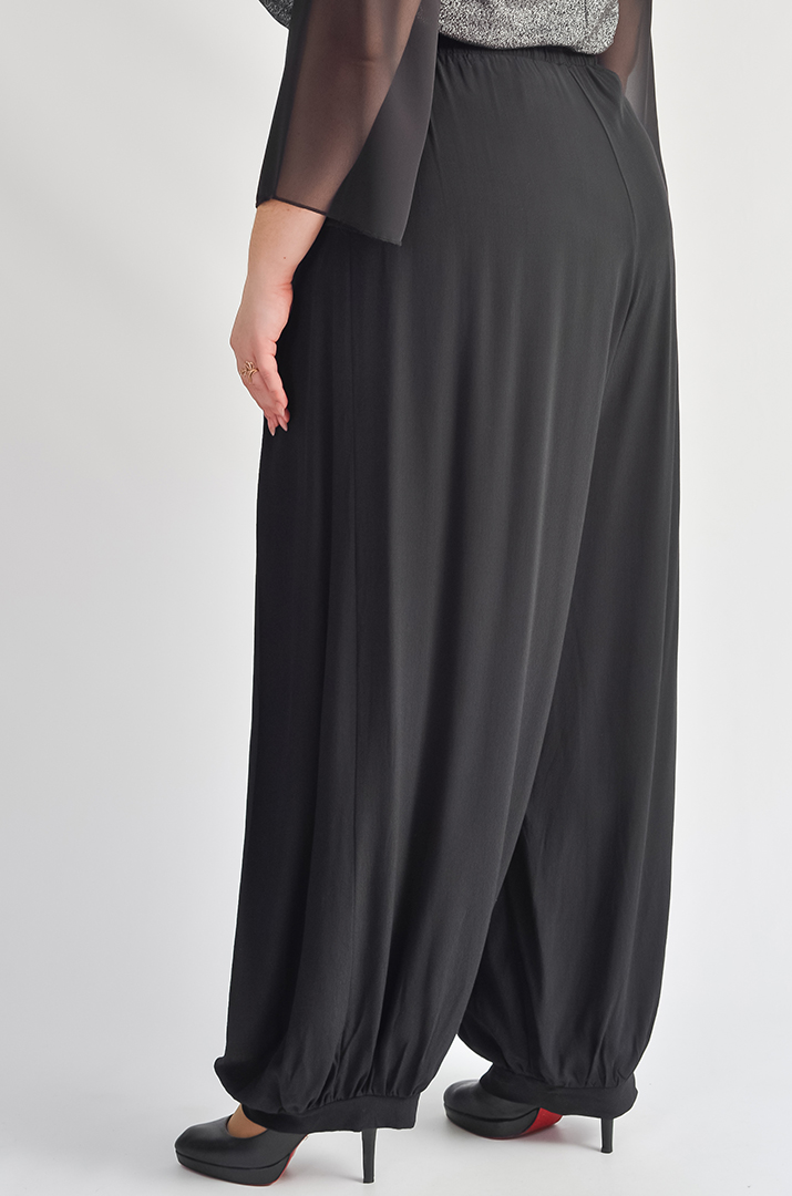 Широкі брюки в чорному кольорі з манжетами великих розмірів