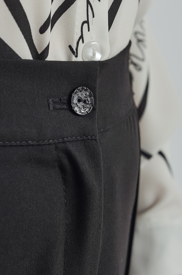 Брюки классические в черном цвете больших размеров