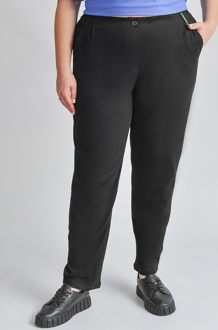 Завужені джинси з еластичним поясом і декоративним ґудзиком великих розмірів