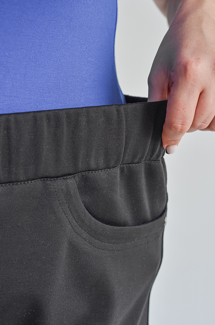 Брюки 7/8 черного цвета с асимметричным низом больших размеров